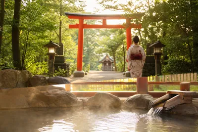神社と温泉を巡る旅行ならどこへ行く？参拝と癒やしを楽しむ旅の魅力！