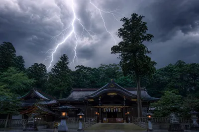 神社参拝で雷が鳴るスピリチュアルな意味とは？参拝中に雷が鳴るスピリチュアルなメッセージを解説！