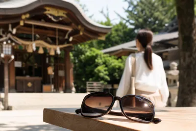 神社参拝でサングラスは外すべき？神様に失礼にならない正しいマナーとタイミング